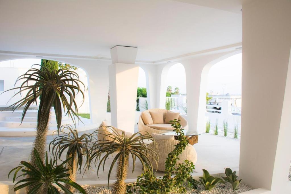B&B Valentino Luxury Rooms By Salentolimit Porto Cesareo Exterior photo